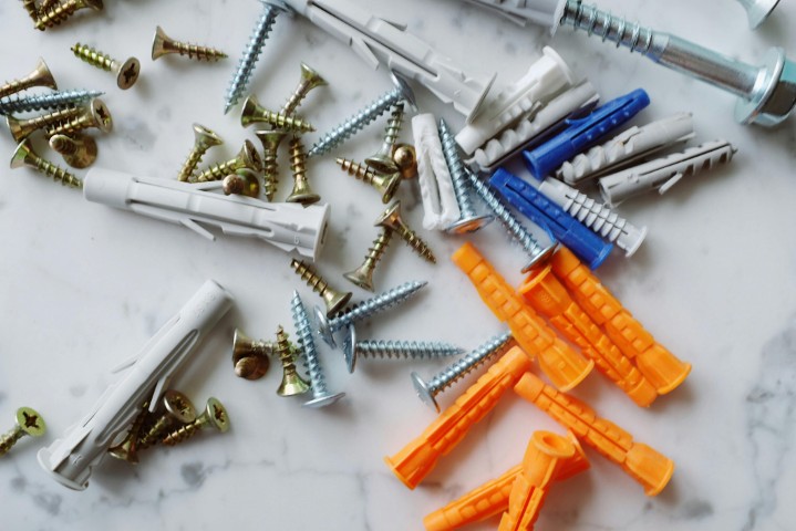 wall_anchors_for_securing_cat_trees